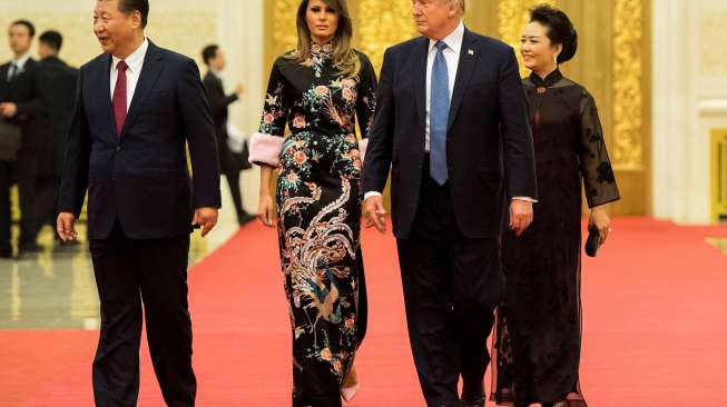 Modisnya Melania Trump Pakai Cheongsam Saat Makan Malam di Cina