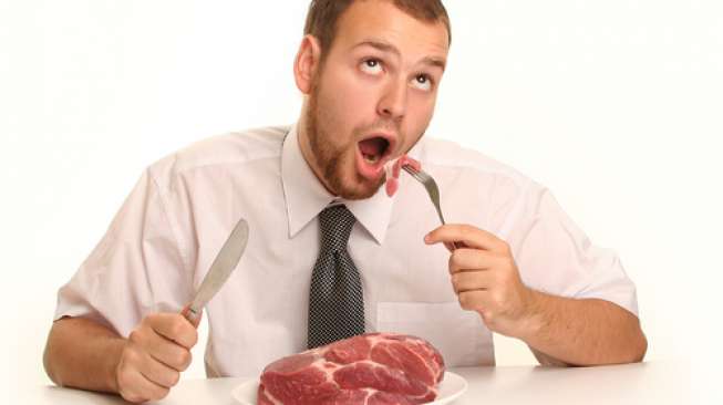 Ilustrasi lelaki makan daging merah. (Shutterstock)