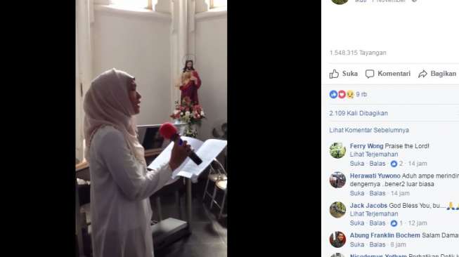 Viral: Perempuan Berjilbab Bernyanyi di Gereja Bikin Merinding
