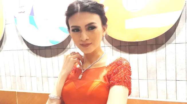 Doyan Berlian, Donita Diprotes Suami