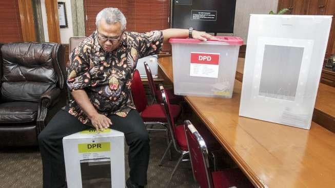 Model baru kotak suara untuk Pemilu 2019 di kantor KPU Pusat, Jakarta, Rabu (15/11).