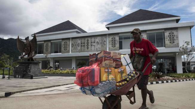 Hari pasar di perbatasan Skouw di Pos Lintas Batas Negara (PLBN) Terpadu Skouw Distrik Muara Tami, Jayapura, Papua, Selasa (14/11).