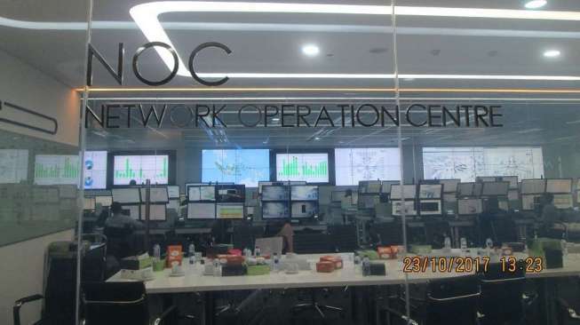 Ruang Network Operation Center BRI di Ragunan, Jakarta Selatan. [Suara.com/Adhitya Himawan]