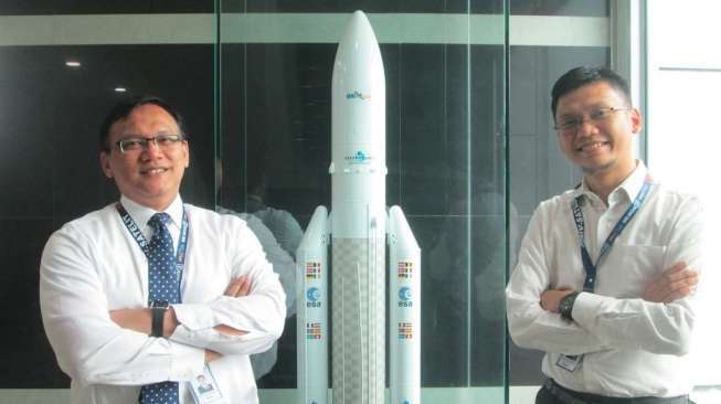 Miniatur Roket Ariane 5 yang meluncurkan satelit BRISat. [Suara.com/Adhitya Himawan]