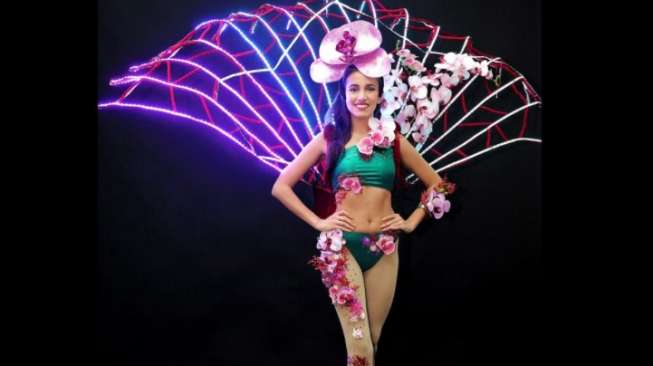 Lihat!Miss Singapura Siap Terangi Miss Universe dengan Gaun Lampu