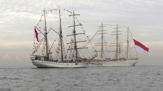 KRI Bima Suci bersiap bersandar di Pelabuhan Tanjung Priok, Jakarta Utara, Kamis (16/11).