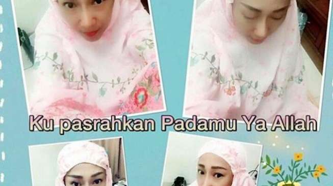 Pamer Foto Saat Salat, Dewi Sanca Jadi Bulan-bulanan Netizen