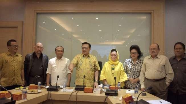 Rapat dewan pakar di Kantor DPP Partai Golkar, Jakarta, Senin (20/11).