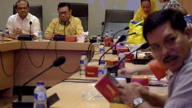 Rapat dewan pakar di Kantor DPP Partai Golkar, Jakarta, Senin (20/11).