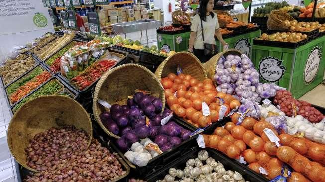 Buah-buahan hasil tanamanan kebun hortikultura di salah satu supermarket di Jakarta, Selasa (21/11).