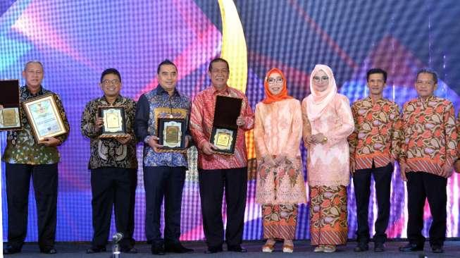 KPID Jabar Anugerahi Gubernur Aher Kepala Daerah Peduli Penyiaran