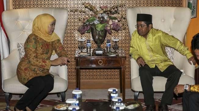 Pasangan Calon Gubernur dan Wakil Gubernur Jawa Timur, Khofifah Indar Parawansa dan Emil Dardak bertemu dengan Plt. Ketua Umum Partai Golkar, Idrus Marham di Jakarta, Rabu (22/11).