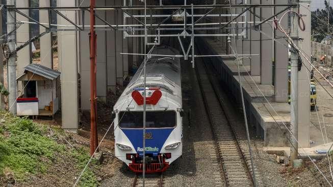 Proyek pembangunan Stasiun KRL Sudirman-Bandara di kawasan Dukuh Atas, Jakarta, Rabu (22/11).