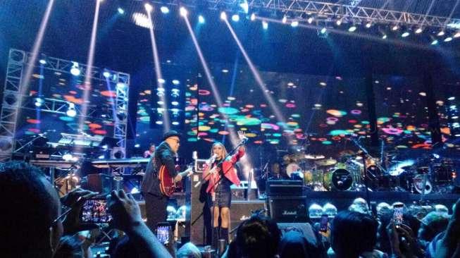 Krakatau Reunion Promosi Album Baru di Supergroup