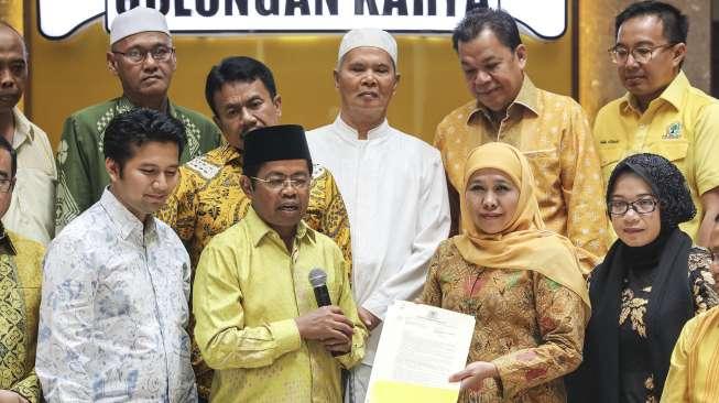 Pasangan Calon Gubernur dan Wakil Gubernur Jawa Timur, Khofifah Indar Parawansa dan Emil Dardak bertemu dengan Plt. Ketua Umum Partai Golkar, Idrus Marham di Jakarta, Rabu (22/11).