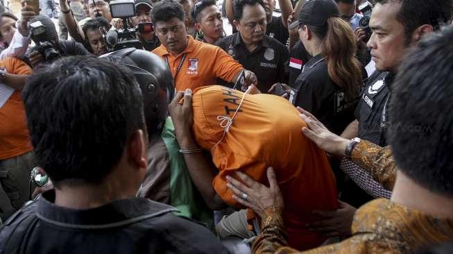 Jatanras Polda Metro Jaya mengelar rekonstruksi kasus penembakan Dokter Letty Sultri di Azzahra Medical Center Cawang, Jakarta, Kamis (23/11).