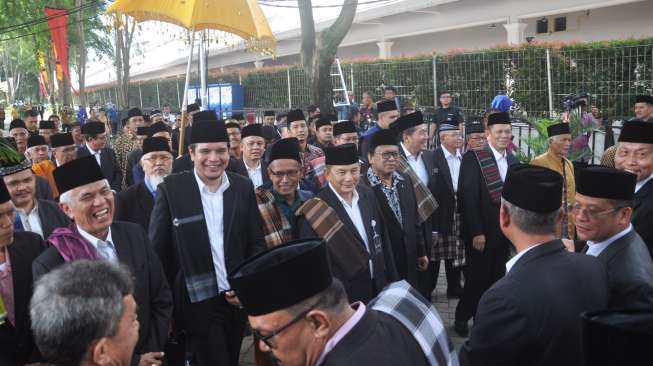 Rangkaian puncak upacara pernikahan adat (Manopot Horja) pasangan Bobby Nasution dan Kahiyang Ayu, mulai digelar di Medan, Jumat (24/11/2017), dengan diisi berbagai sesi acara. [Media Center Medan Pernikahan Bobby-Kahiyang]