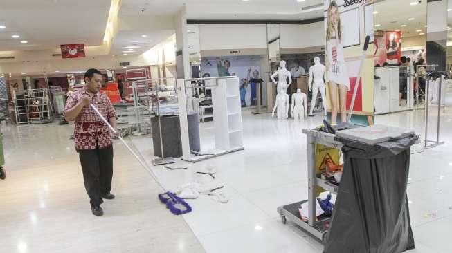 Suasana di Matahari Department Store, Mal Taman Anggrek (MTA), Jakarta, Minggu (25/11/2017), menjelang gerai itu resmi ditutup 3 Desember mendatang. [Suara.com/Kurniawan Mas'ud]