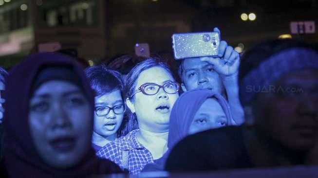 Band Potret tampil memukau ribuan penonton dalam event bertajuk The 90s Festival di Gambir Expo, Kemayoran, Jakarta, Sabtu (25/11). [Suara.com/Kurniawan Mas'ud]