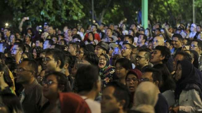 Band Potret tampil memukau ribuan penonton dalam event bertajuk The 90s Festival di Gambir Expo, Kemayoran, Jakarta, Sabtu (25/11). [Suara.com/Kurniawan Mas'ud]