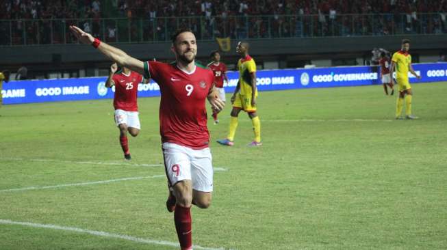 Striker Timnas Indonesia, Ilija Spasojevic, merayakan golnya ke gawang Guyana, Sabtu (25/11). [Suara.com/Adie Prasetyo Nugraha]