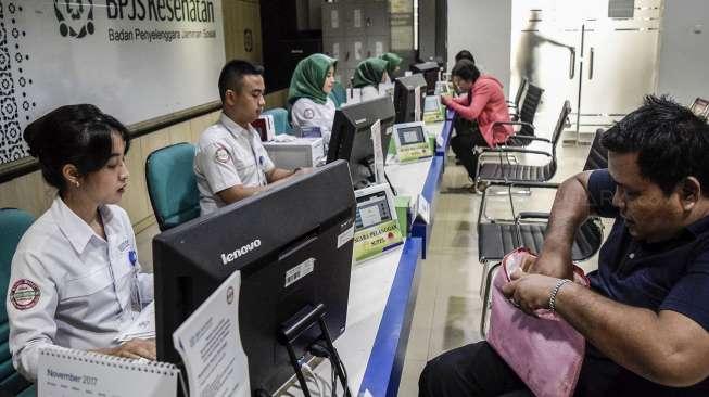 Pelayanan dan pendaftaran Badan Penyelenggara Jaminan Sosial ( BPJS) Kesehatan di Jakarta, Senin (27/11).