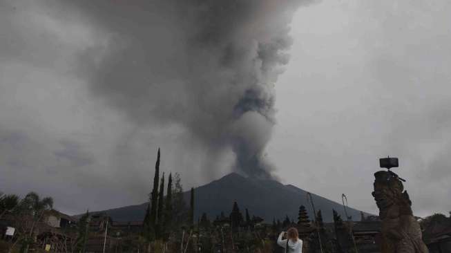 Terjebak Erupsi Gunung Agung, 24 Ribu WNA Diberi Izin Tinggal