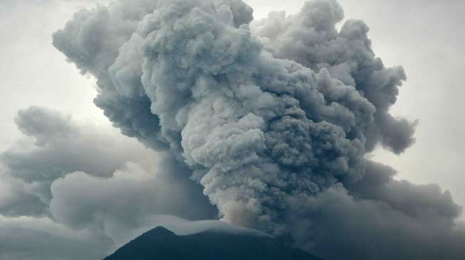 Tidak Ada Hujan Batu di Gunung Agung!