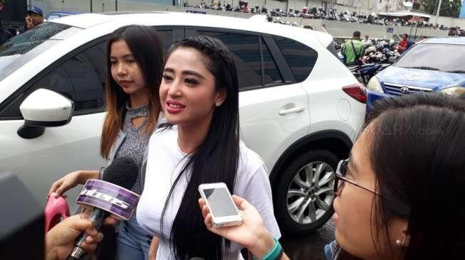 Dewi Perssik Siap Laporkan Balik Petugas Transjakarta Hari Ini