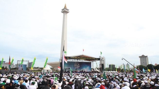 Peringatan Maulid Nabi Muhammad SAW 1439 H/2017 M di kompleks Monumen Nasional (Monas), Jakarta, Jumat (1/12). 