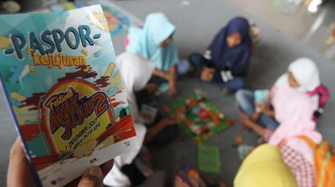 Siswa sekolah dasar mengikuti Festival Anak Jujur di Komisi Pemberantasan Korupsi (KPK), Kuningan, Jakarta, Sabtu, (2/12).