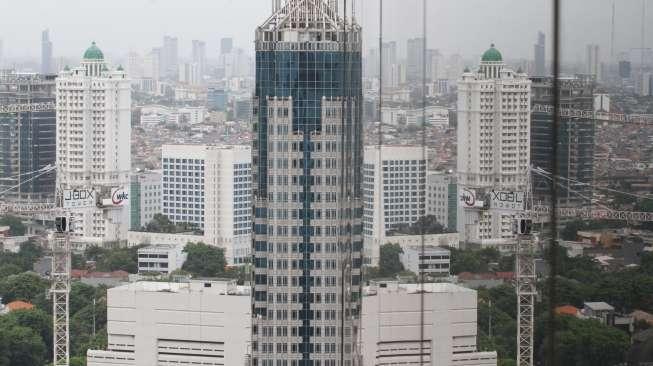 Gedung-gedung bertingkat di Jakarta, Sabtu (2/12).