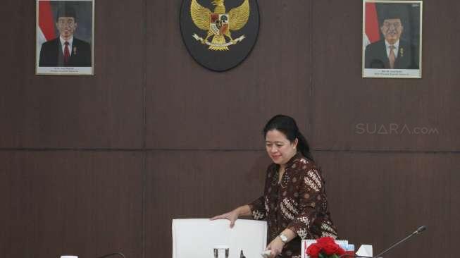 Menko PMK Puan Maharani memimpin rakor tingkat Menteri di Kementrian PMK, Jakarta, Rabu (6/)12).
