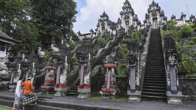 Pura Lempuyang, Karangasem, Bali, Kamis (7/12).