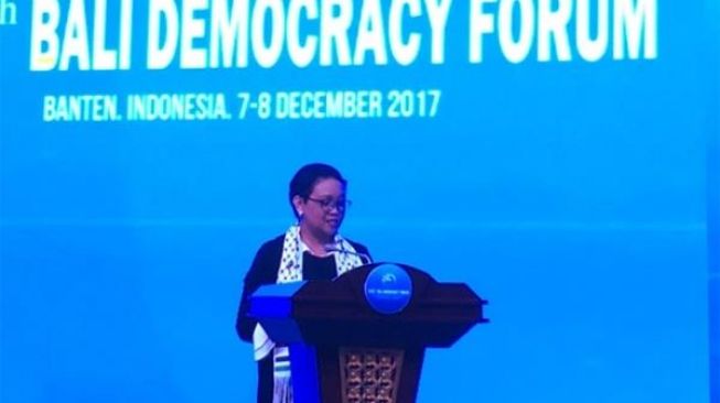 Kecam Trump, Menteri Retno Pakai 'Kefiyyeh' Khas Palestina