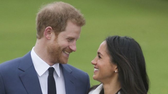 Mengenang Putri Diana, Pangeran Harry Pakai Aksesoris Ini saat Pemotretan Kartu Natal