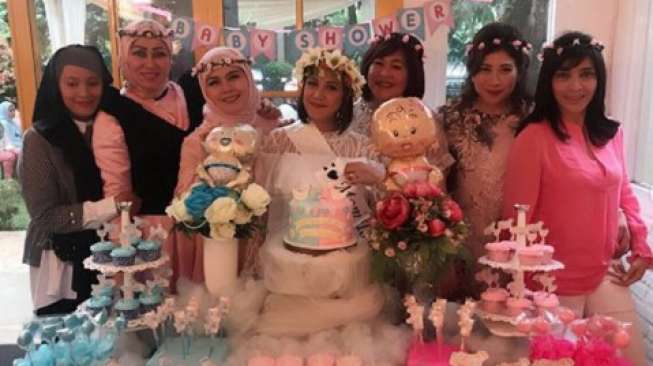 Andi Soraya tengah hamil 7 bulan menggelar baby shower.  [Instagram @andisorayabeatrix]