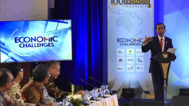 Presiden Joko Widodo menghadiri Sarasehan Kedua 100 Ekonom Indonesia, di Jakarta, Selasa (12/12).