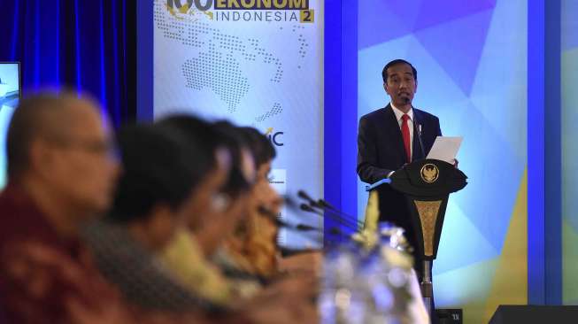 Presiden Joko Widodo menghadiri Sarasehan Kedua 100 Ekonom Indonesia, di Jakarta, Selasa (12/12).