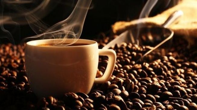Gara-gara Minum 10 Cangkir Kopi Sehari, Wanita Ini Alami Osteoporosis