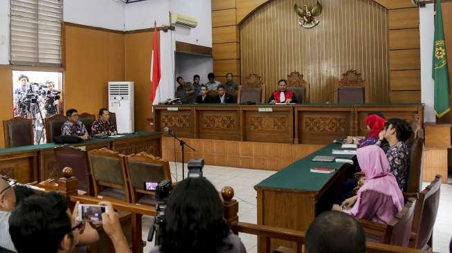 Hakim tunggal Kusno memimpin sidang putusan praperadilan Ketua Dewan Perwakilan Rakyat (DPR) Setya Novanto terhadap Komisi Pemberantasan Korupsi (KPK) di PN Jakarta Selatan, Jakarta, Kamis (14/12).