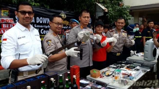 Sarang Narkoba, 150 Polisi Gerebek Kampung Warga Peninggaran