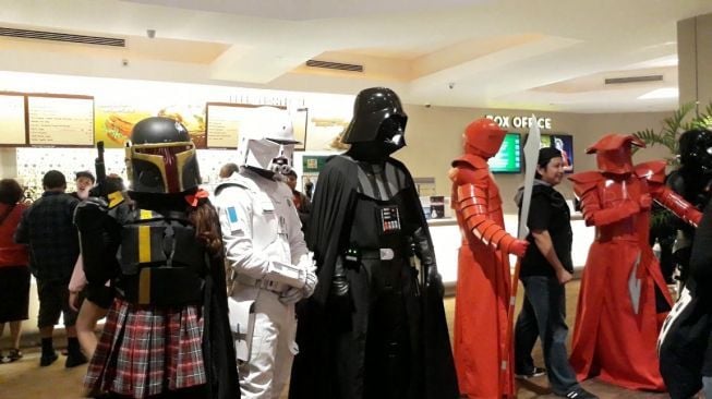 Penggemar Star Wars Nobar "The Last Jedi" Lengkap dengan Kostum