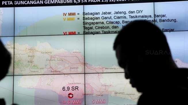 Keterangan pers terkait Gempa berkekuatan 6.9 skala richter terjadi di laut Jawa Barat yang berpotensi Tsunami pada Jumat (15/12/2017) pukul 23.47 WIB, Jakarta, Sabtu (16/12).