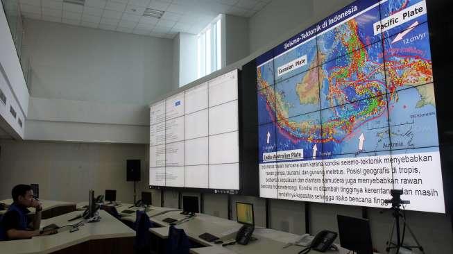 Keterangan pers terkait Gempa berkekuatan 6.9 skala richter terjadi di laut Jawa Barat yang berpotensi Tsunami pada Jumat (15/12/2017) pukul 23.47 WIB, Jakarta, Sabtu (16/12).