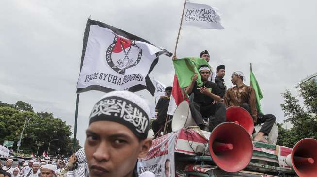 Massa memadati kawasan Monumen Nasional (Monas) dan kedutaan Amerika Serikat saat digelarnya Aksi Bela Palestina di Jakarta, Minggu (17/12/2017) [Suara.com/Kurniawan Mas'ud]