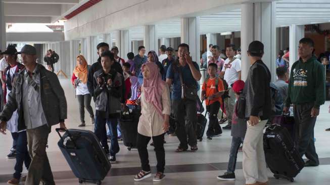 Liburan Natal dan Tahun Baru 2018 di Bandara Ngurah Rai, Bali, Senin (18/12).