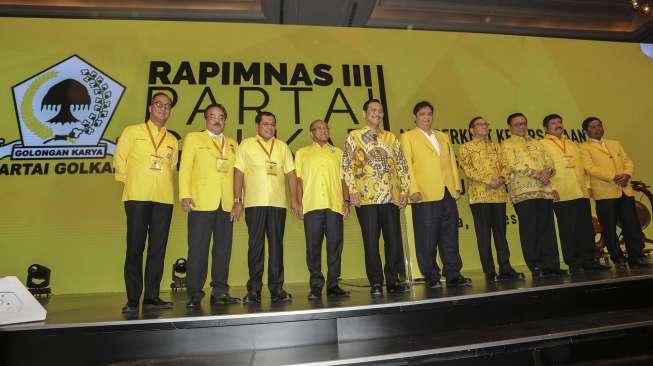 Ketua Umum Partai Golkar Airlangga Hartarto membuka Rapimnas Partai Golkar di JCC Senayan, Jakarta, Senin (18/12)