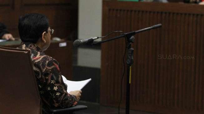 Terdakwa korupsi e-KTP Setya Novanto menjalani sidang pembacaan eksepsi atau nota keberatan di Pengadilan Tipikor Jakarta,Rabu (20/12).