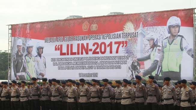 Apel Pasukan Operasi Lilin-2017 di Monumen Nasional (Monas), Jakarta, Kamis (21/12).